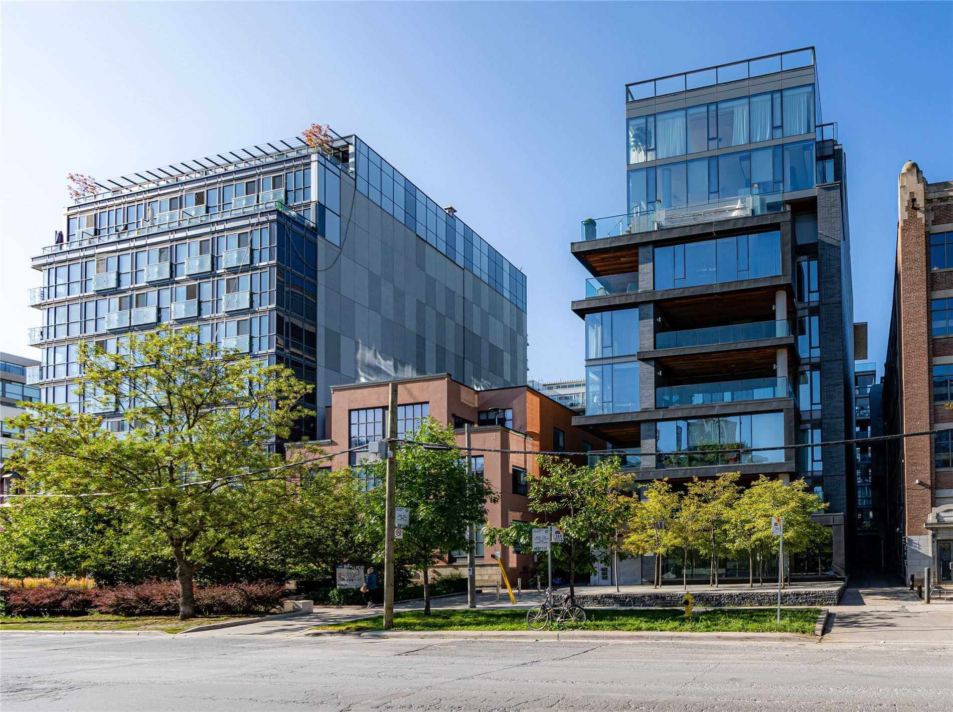 500 Wellington St W condo building king west