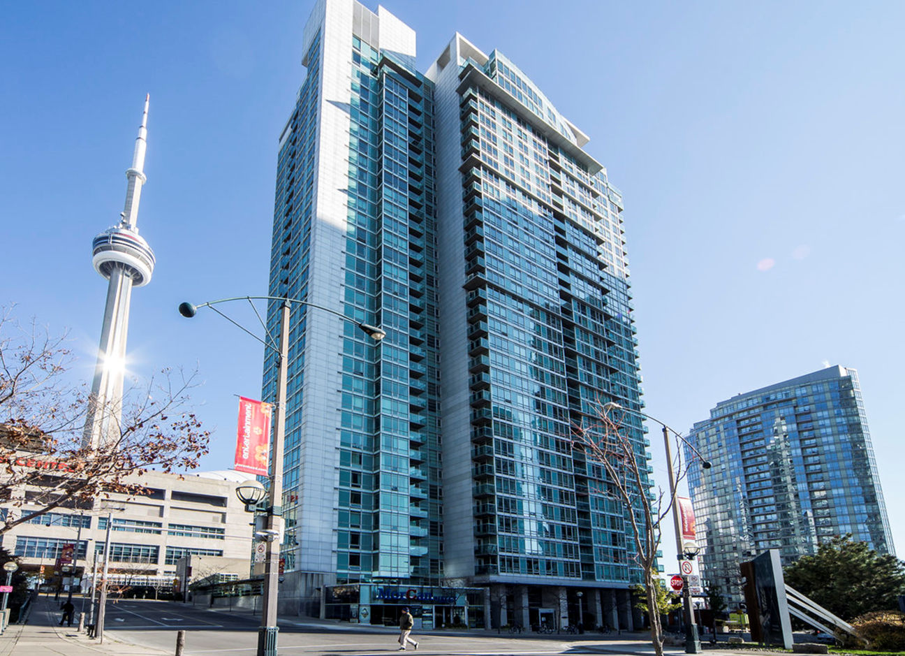 81 Navy Wharf Court Optima condo building