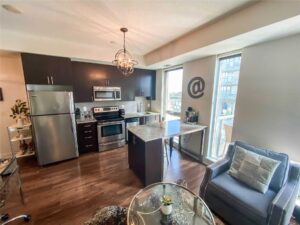 912-260 Sackville St kitchen view