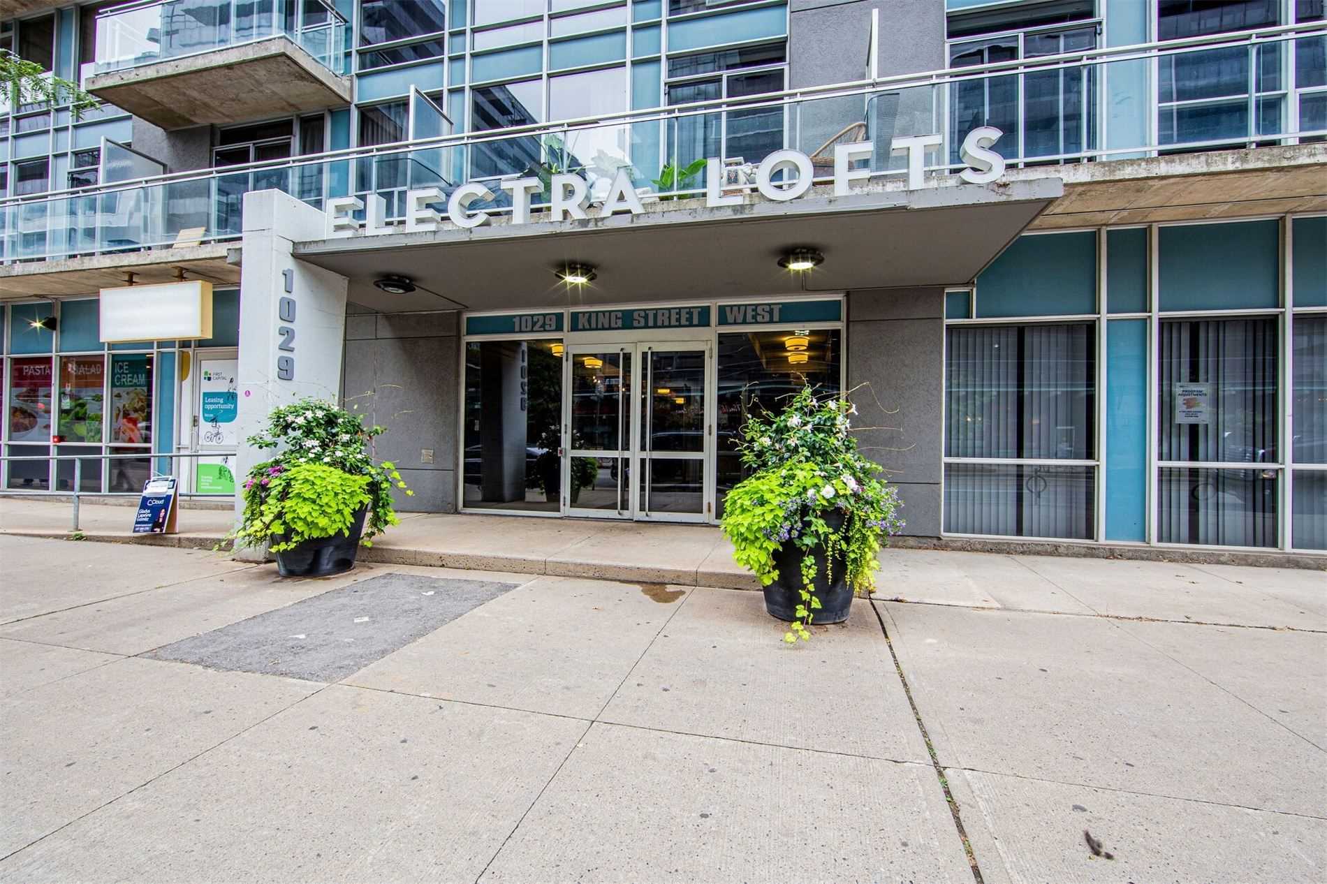 electra lofts 1029 king st w front door