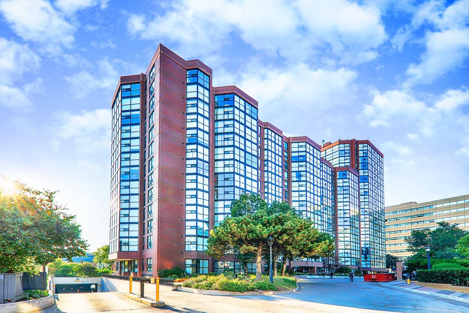 The Summit Condos 701 King St W building exterior