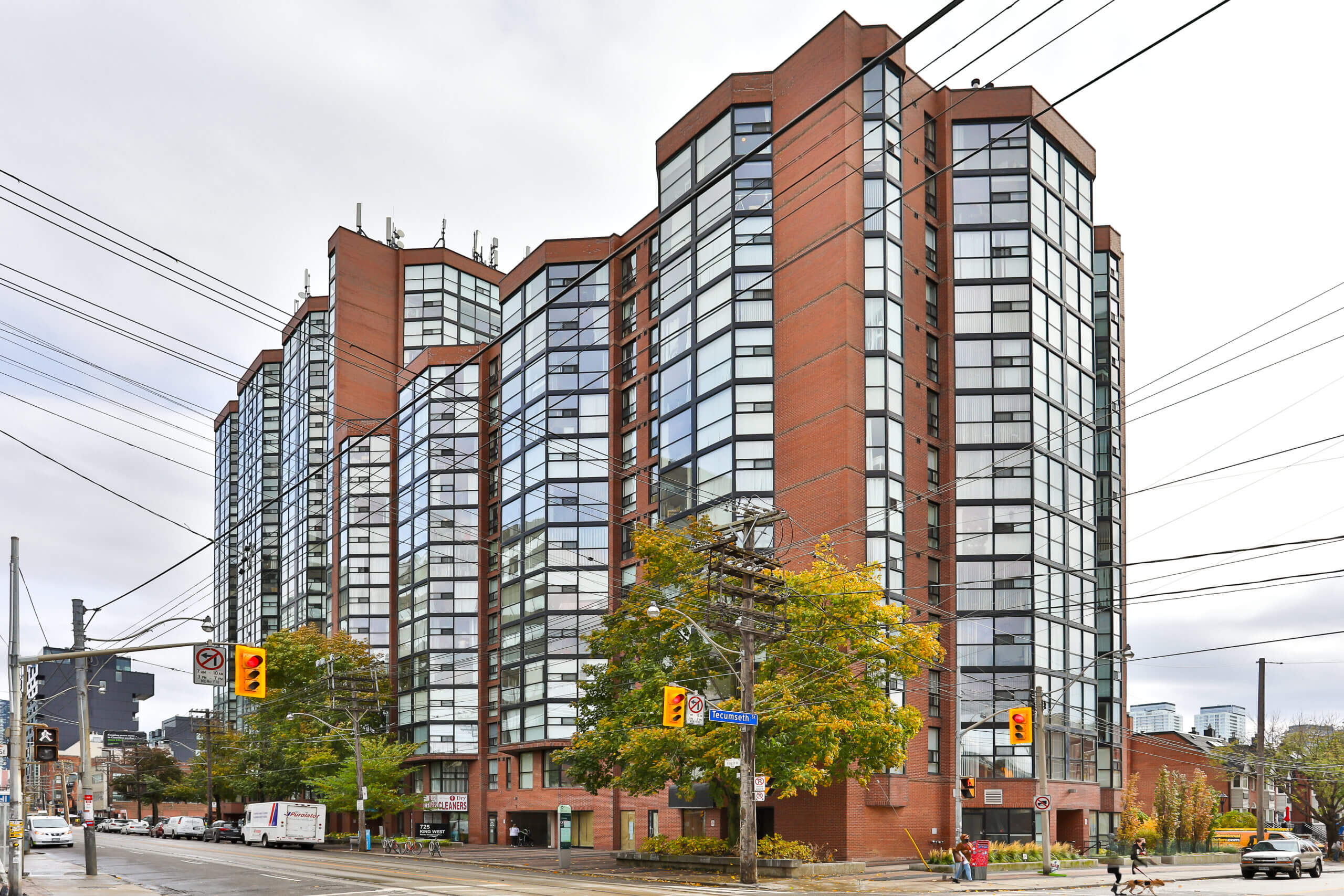 The Summit III Condos 725 King St W building exterior