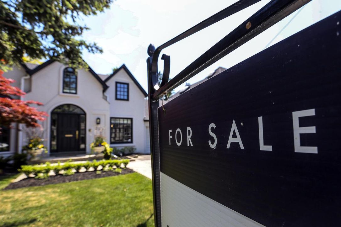 are house prices dropping in Toronto for sale sign