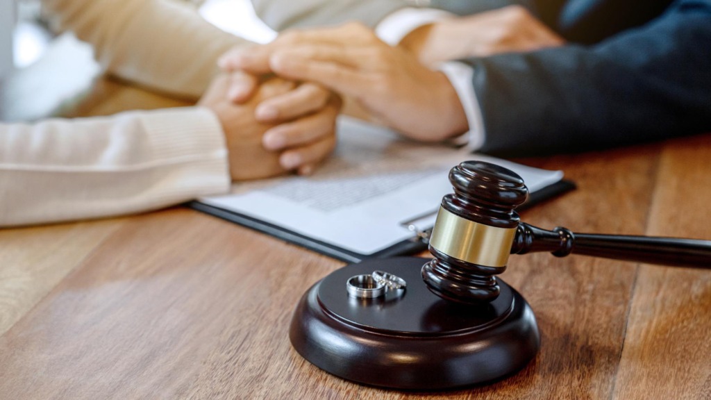 Divorce Toronto real estate lawyer