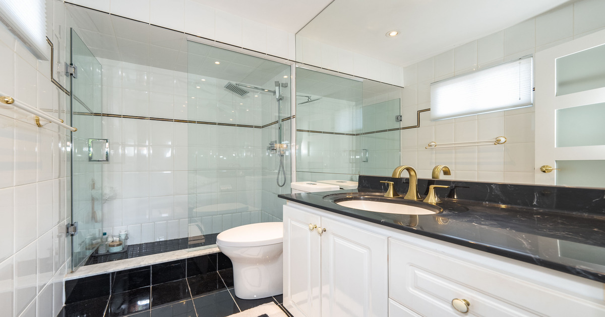 house for sale bathroom thornhill