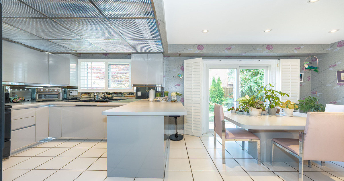 detached house for sale kitchen in thornhill markham