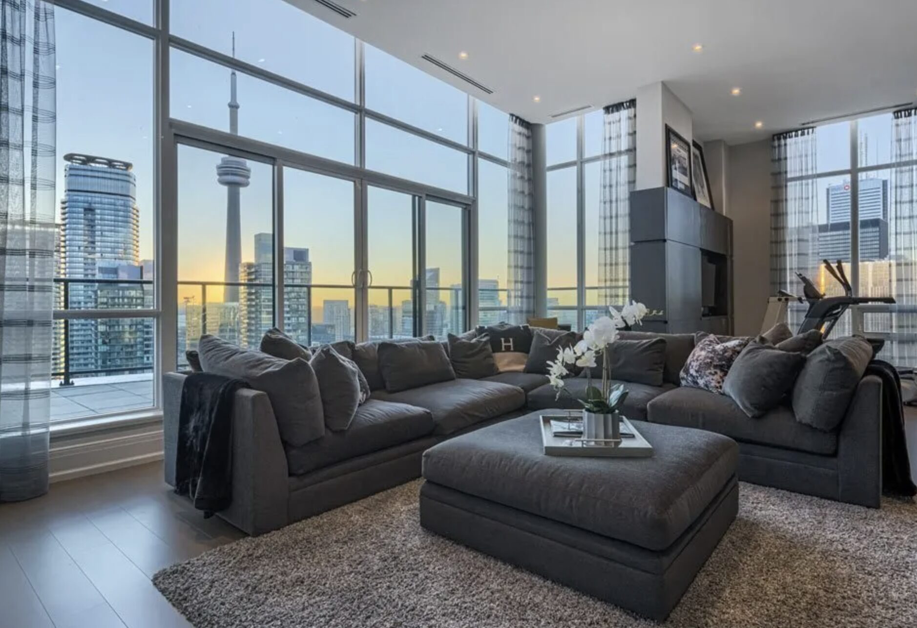 What is the Average Price of a Condo in Toronto? 8 Things Buyers Should Know 8 what is the average price of a condo in Toronto interior design