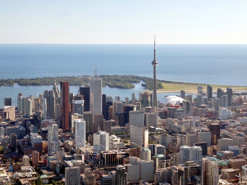 will Toronto real estate crash in 2024 skyline view